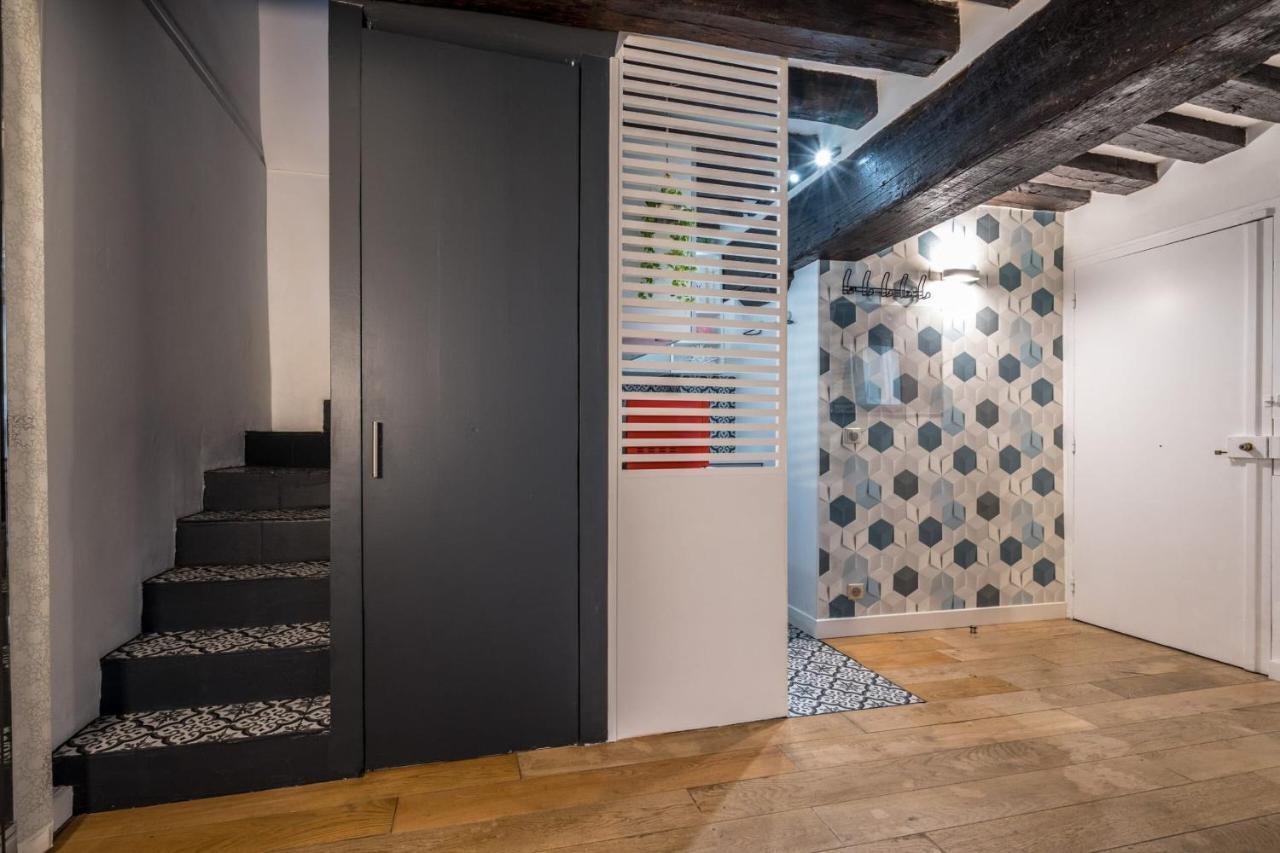 Chic Avec Patio - 2br 6p - Le Marais * Parijs